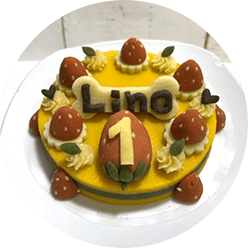 <b>2</b>ケーキを選ぶ お好きなケーキや飾り付けを選んで、注文画面に進んでください。